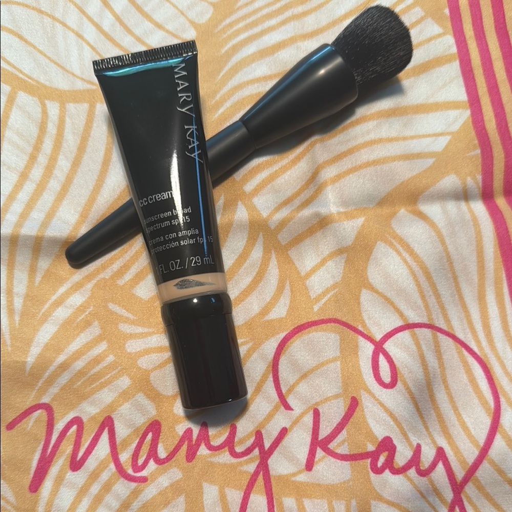 Mary Kay CC Cream (VERY LIGHT) with brush